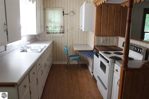 308 E Andre Ave, Mount Pleasant, MI 48858 photo 9