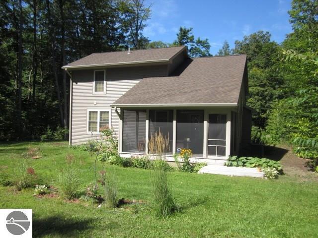 2314 E Red Oak Ct, Cedar, MI 49621 photo 2