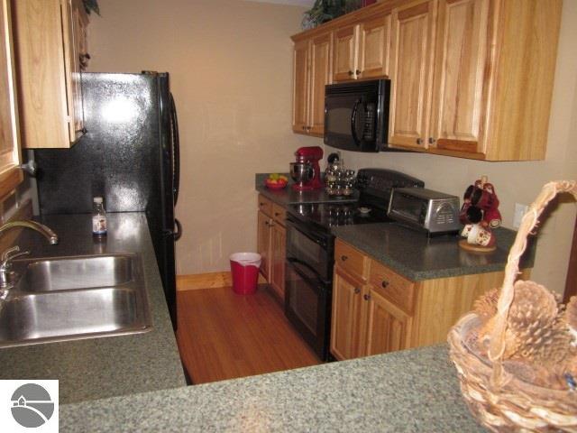 2314 E Red Oak Ct, Cedar, MI 49621 photo 3