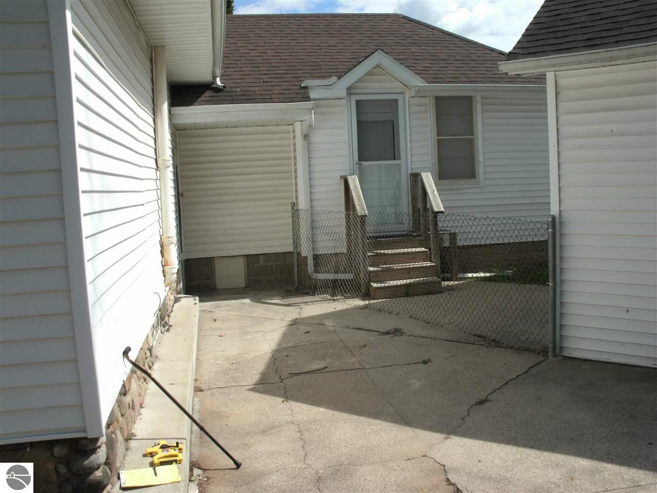 110 E Seventh St, Clare, MI 48617 photo 5