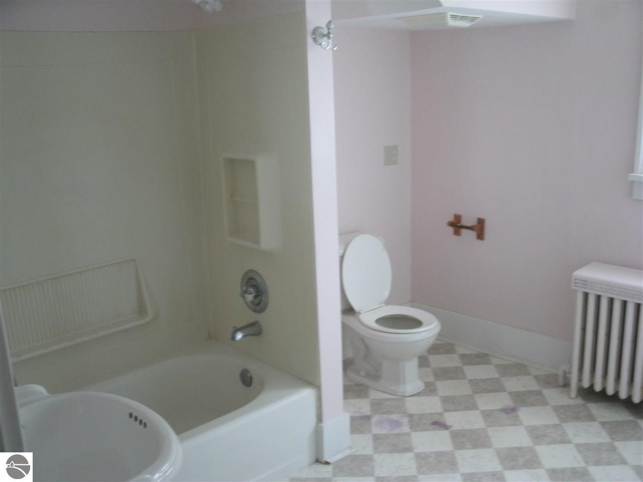 110 E Seventh St, Clare, MI 48617 photo 17