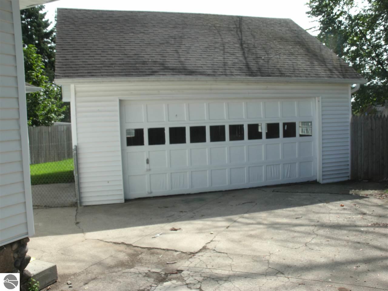 110 E Seventh St, Clare, MI 48617 photo 3