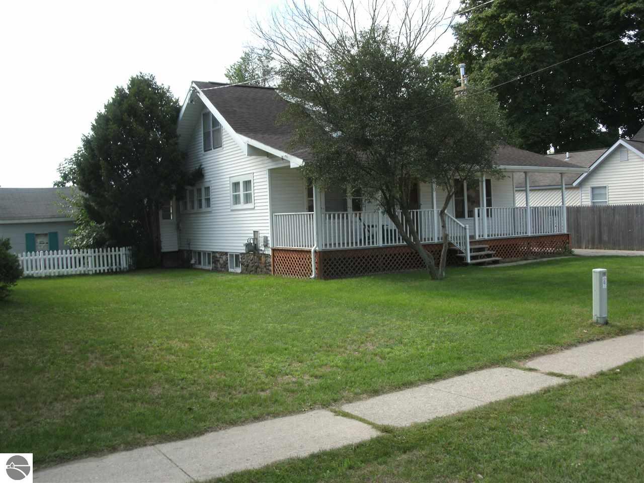110 E Seventh St, Clare, MI 48617 photo 1