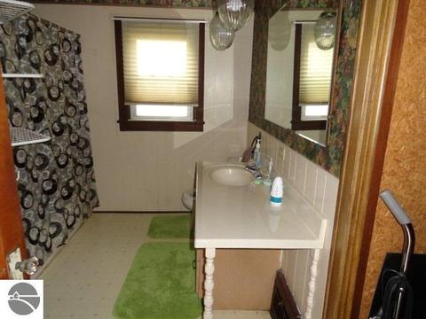 602 Jackson St, Clare, MI 48617 photo 22