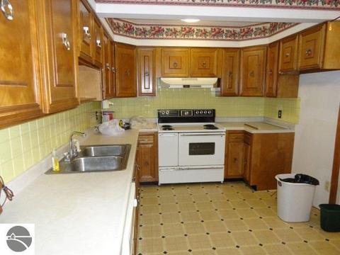 602 Jackson St, Clare, MI 48617 photo 8