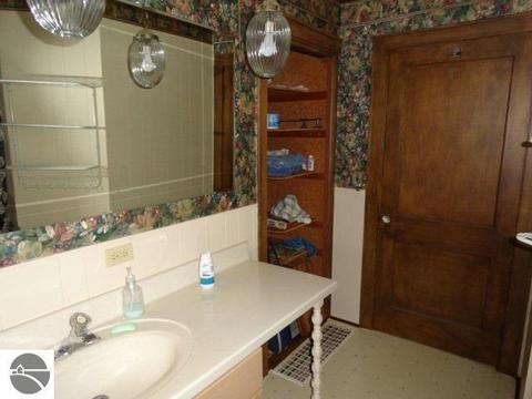602 Jackson St, Clare, MI 48617 photo 23