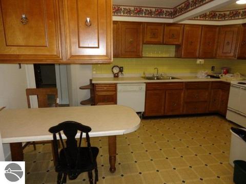 602 Jackson St, Clare, MI 48617 photo 9