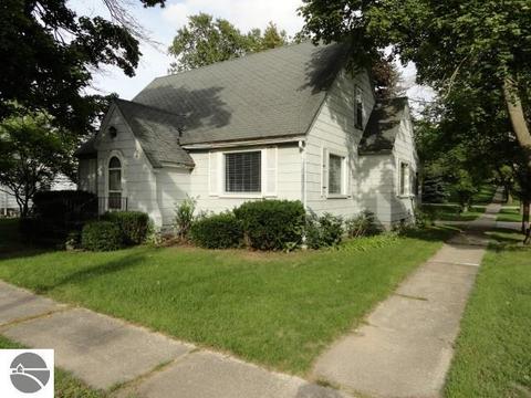 602 Jackson St, Clare, MI 48617 photo 1