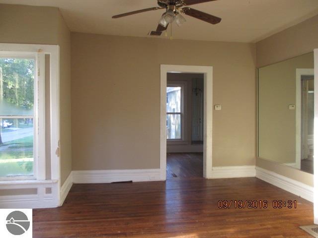 305 W Center St, Ithaca, MI 48847 photo 4