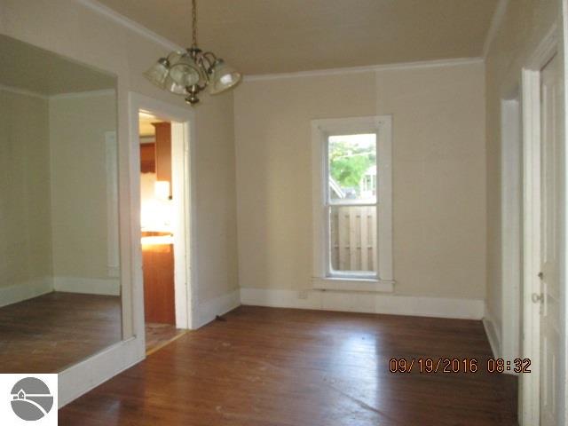 305 W Center St, Ithaca, MI 48847 photo 3