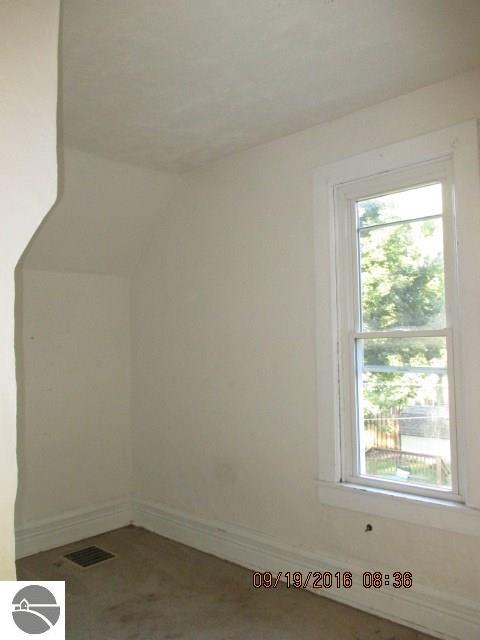 305 W Center St, Ithaca, MI 48847 photo 11