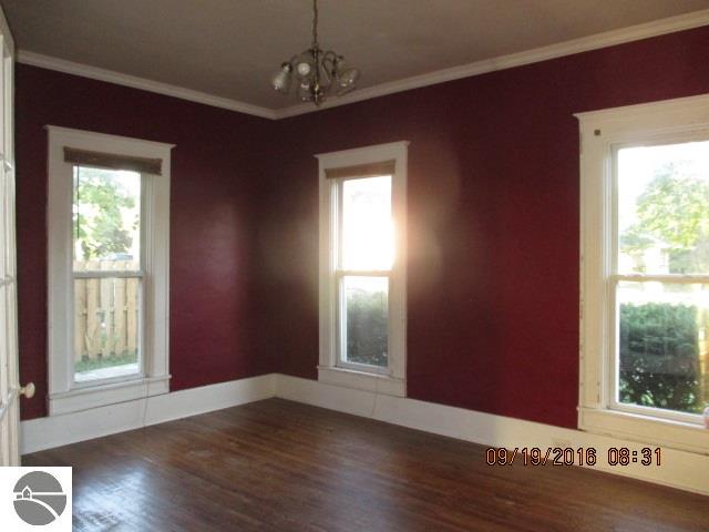 305 W Center St, Ithaca, MI 48847 photo 2
