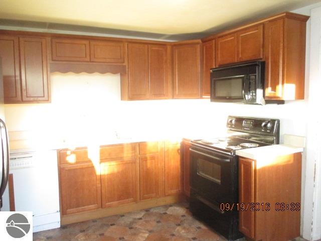 305 W Center St, Ithaca, MI 48847 photo 6