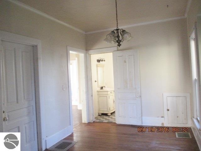 305 W Center St, Ithaca, MI 48847 photo 7