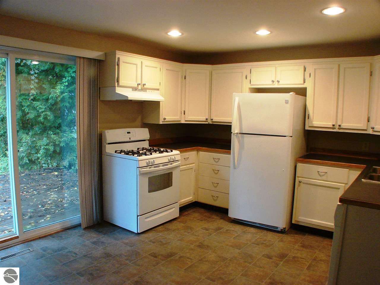 236 S Saint Johns St, Ithaca, MI 48847 photo 7