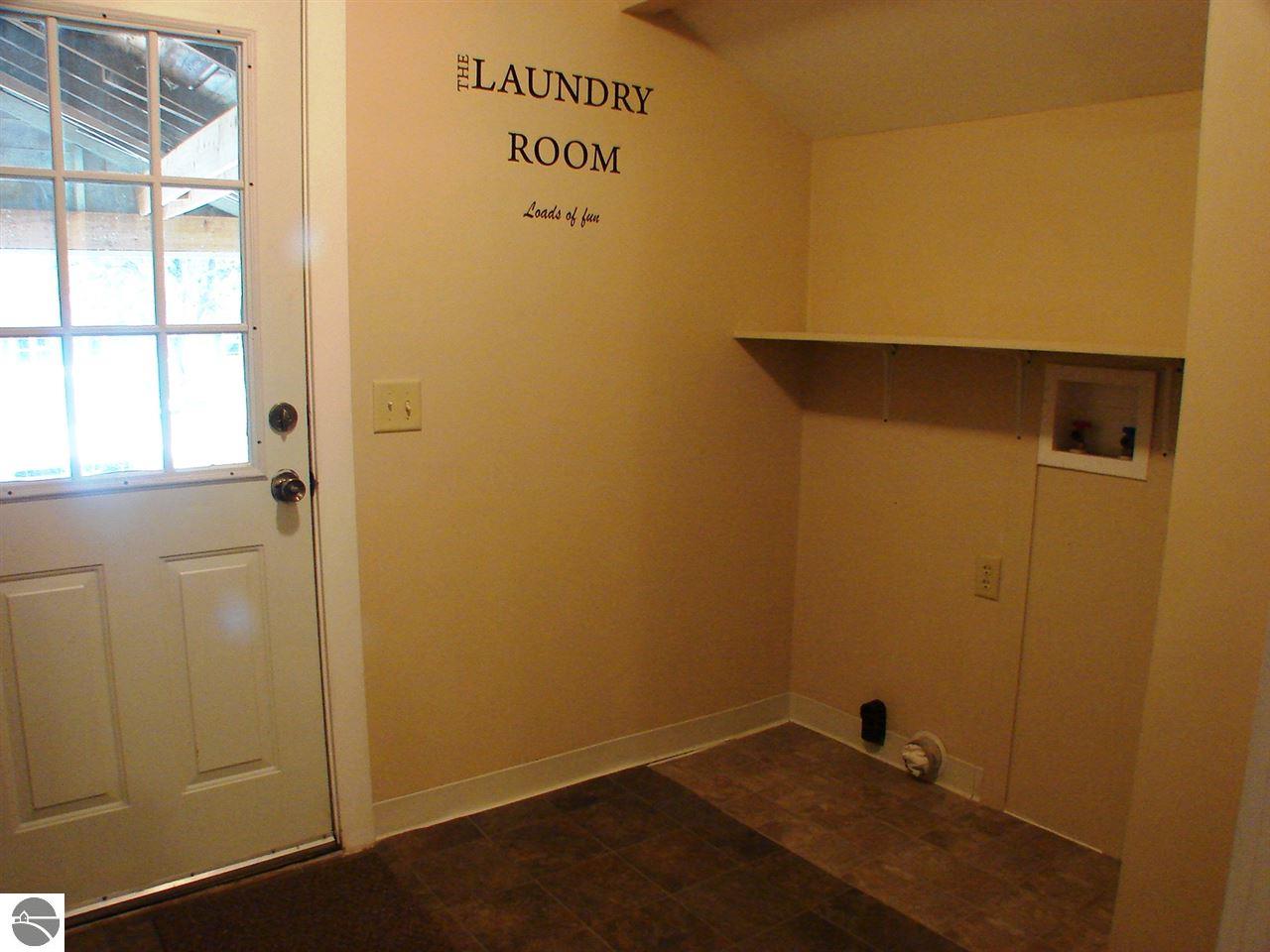 236 S Saint Johns St, Ithaca, MI 48847 photo 5