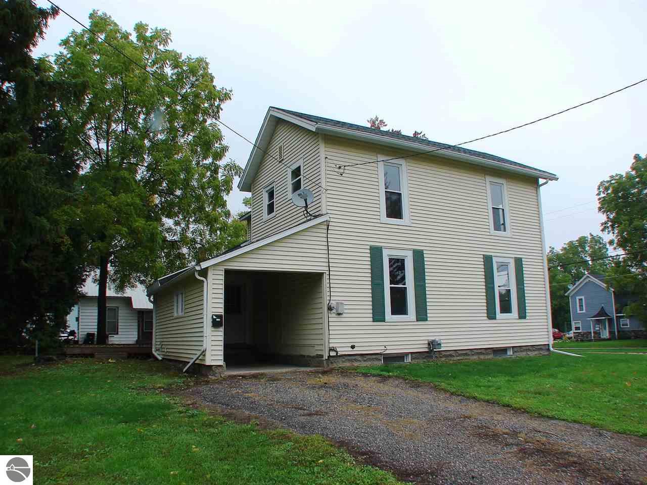 236 S Saint Johns St, Ithaca, MI 48847 photo 2