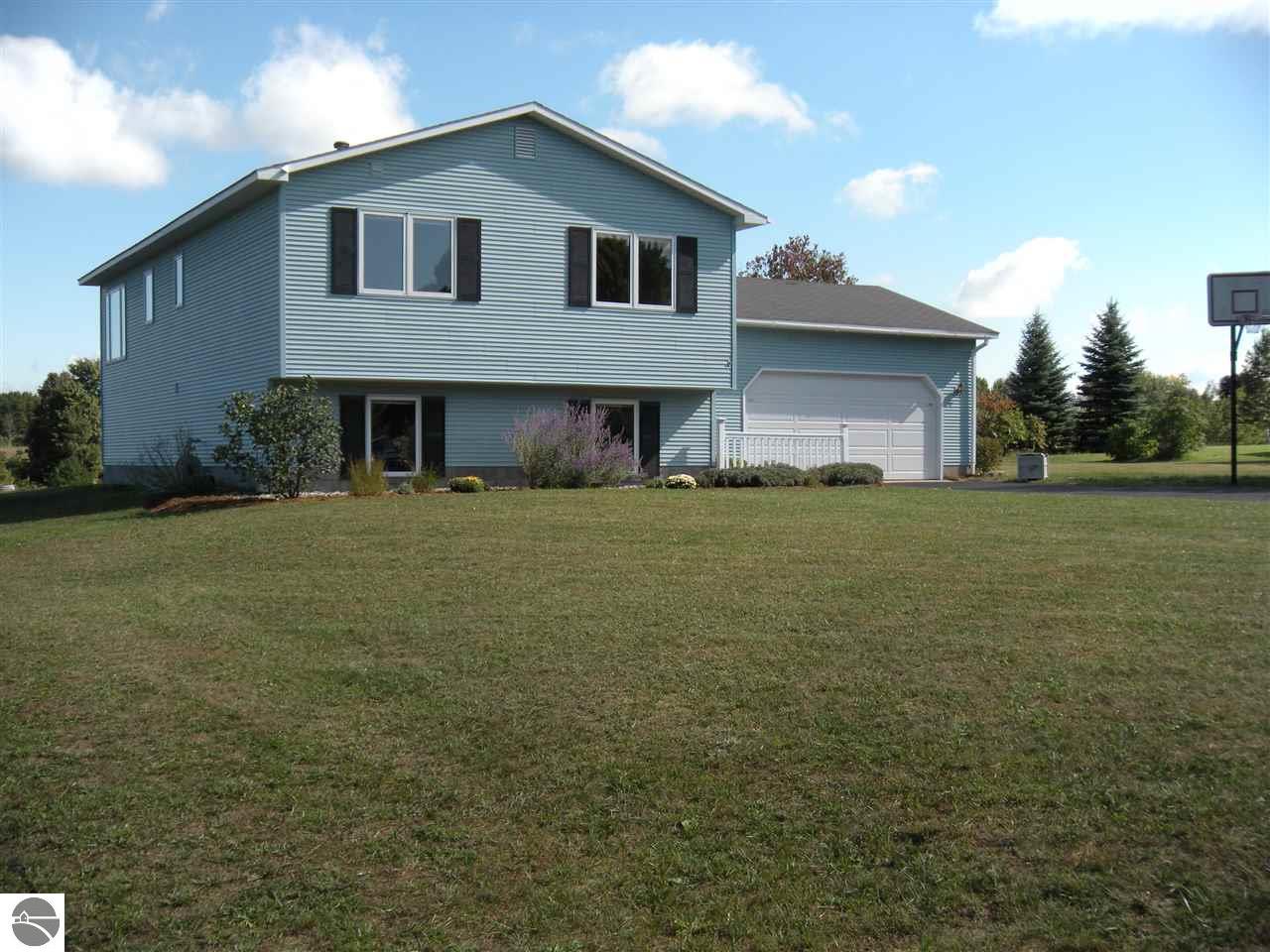 3565 S Bay Bluff Dr, Cedar, MI 49621 photo 4