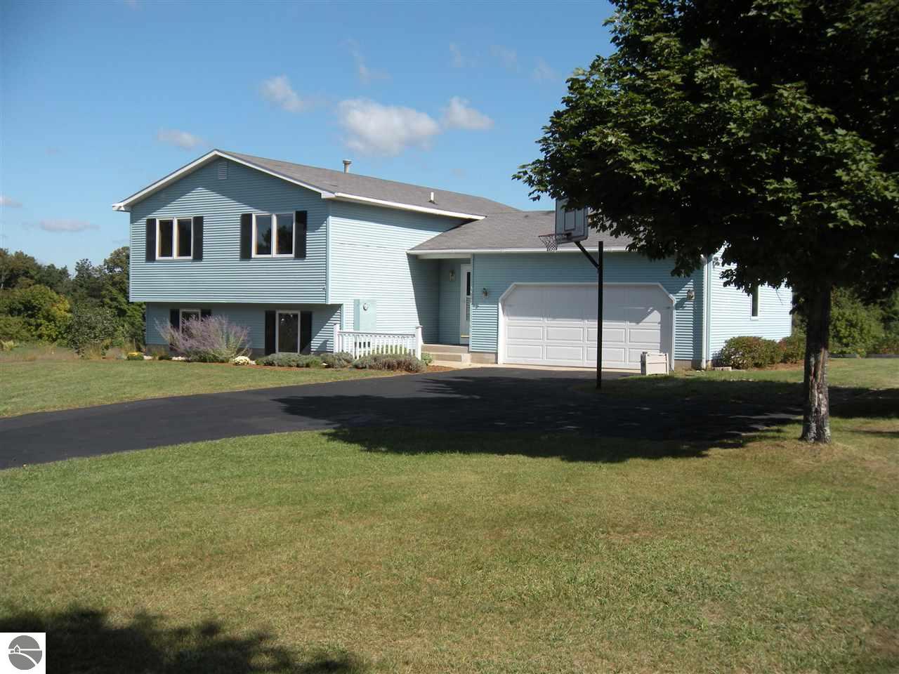 3565 S Bay Bluff Dr, Cedar, MI 49621 photo 5