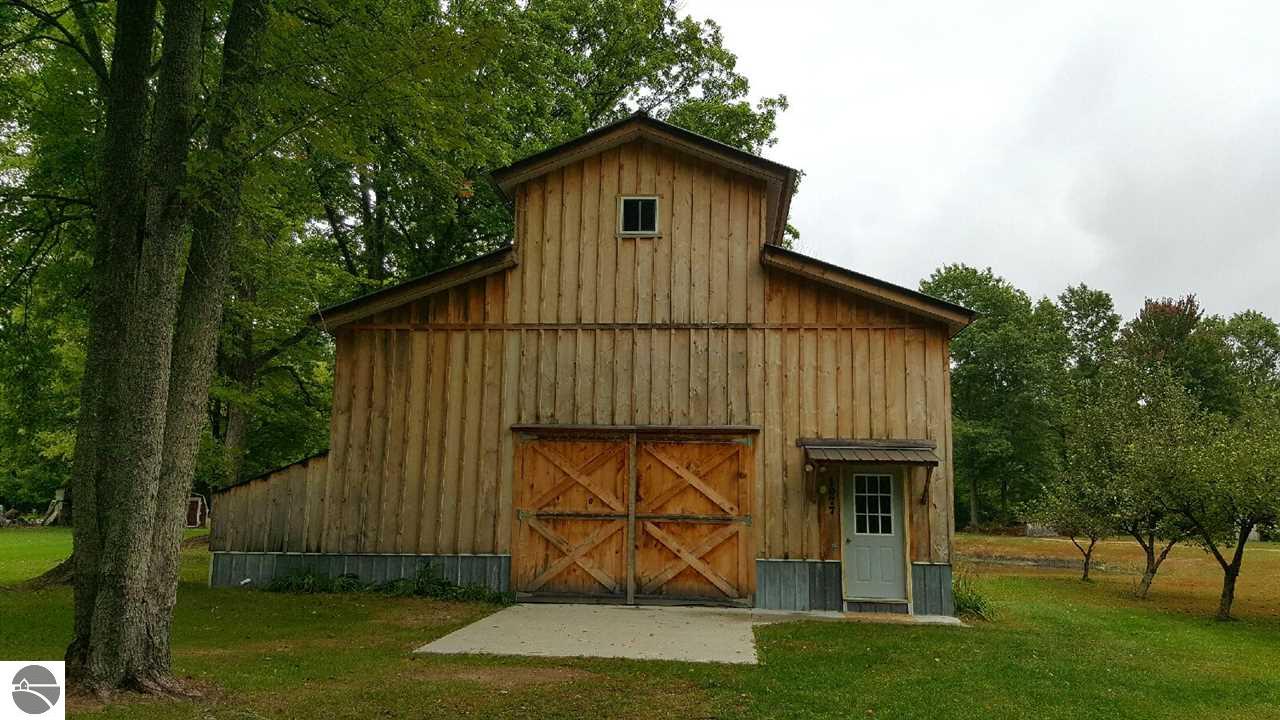 1077 S Dickenson Rd, Shepherd, MI 48883 photo 26