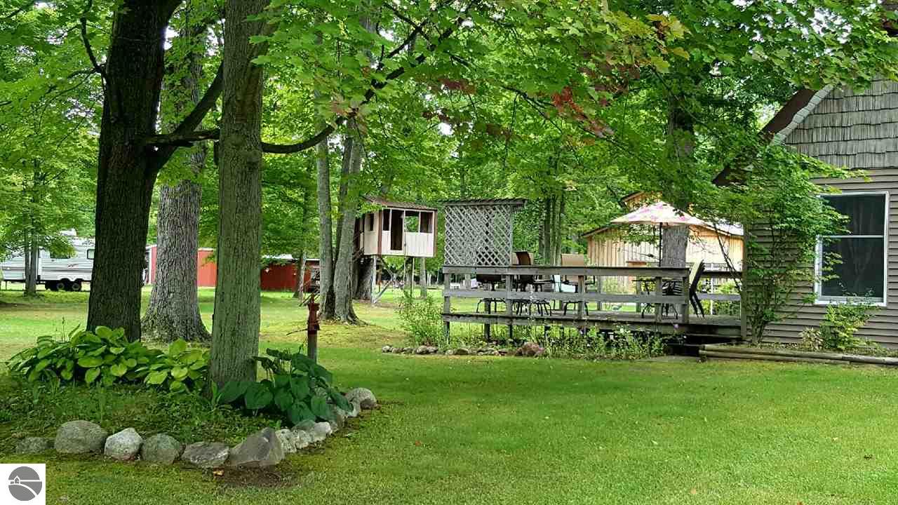 1077 S Dickenson Rd, Shepherd, MI 48883 photo 7