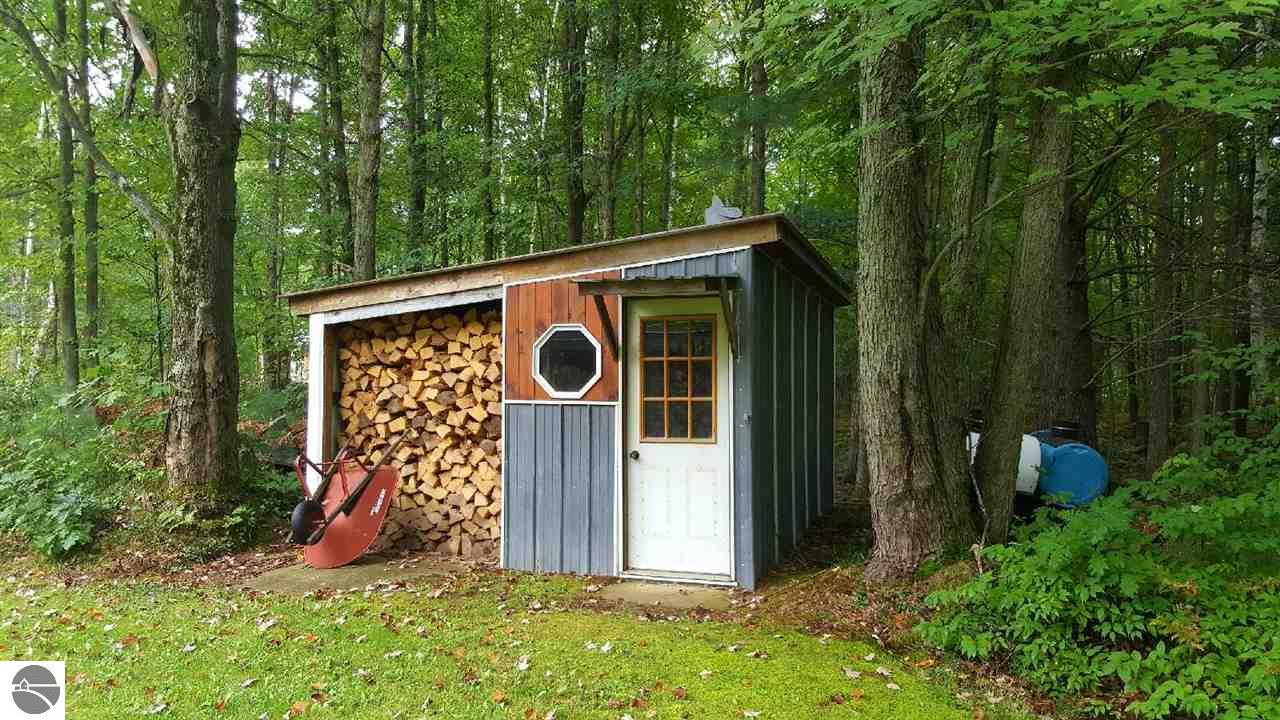 1077 S Dickenson Rd, Shepherd, MI 48883 photo 16