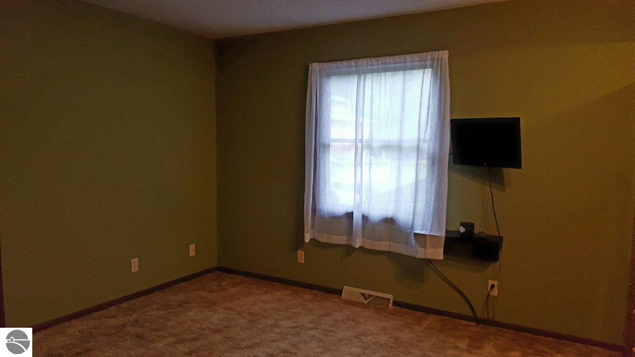1077 S Dickenson Rd, Shepherd, MI 48883 photo 69