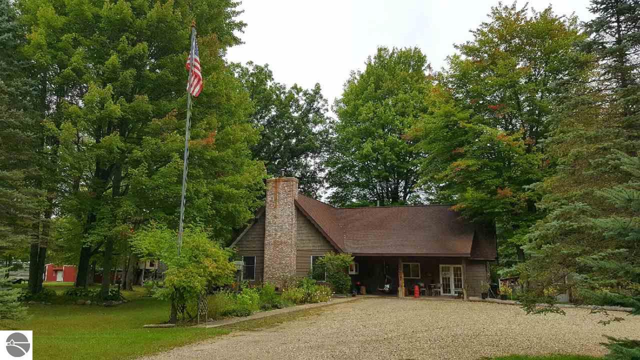 1077 S Dickenson Rd, Shepherd, MI 48883 photo 1