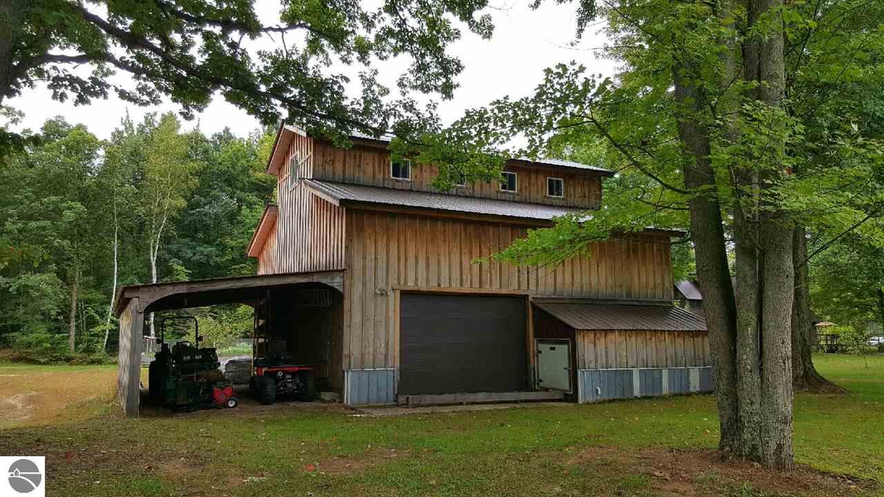 1077 S Dickenson Rd, Shepherd, MI 48883 photo 33