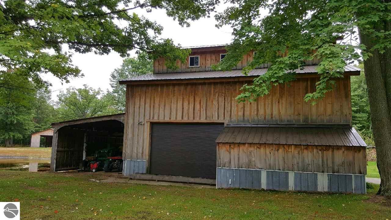 1077 S Dickenson Rd, Shepherd, MI 48883 photo 32
