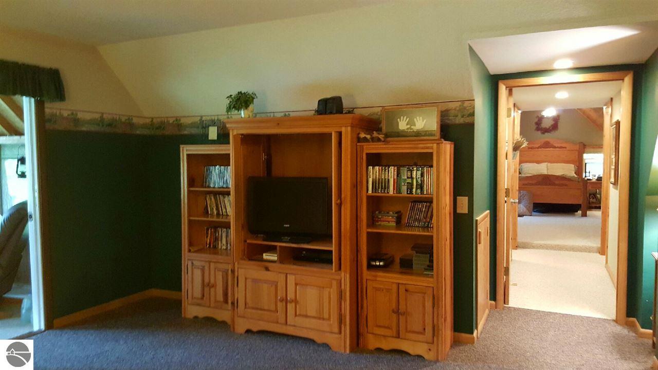 1077 S Dickenson Rd, Shepherd, MI 48883 photo 90