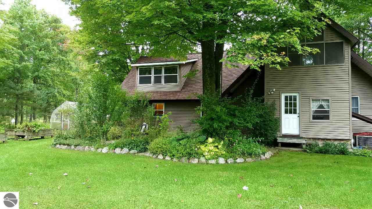 1077 S Dickenson Rd, Shepherd, MI 48883 photo 3