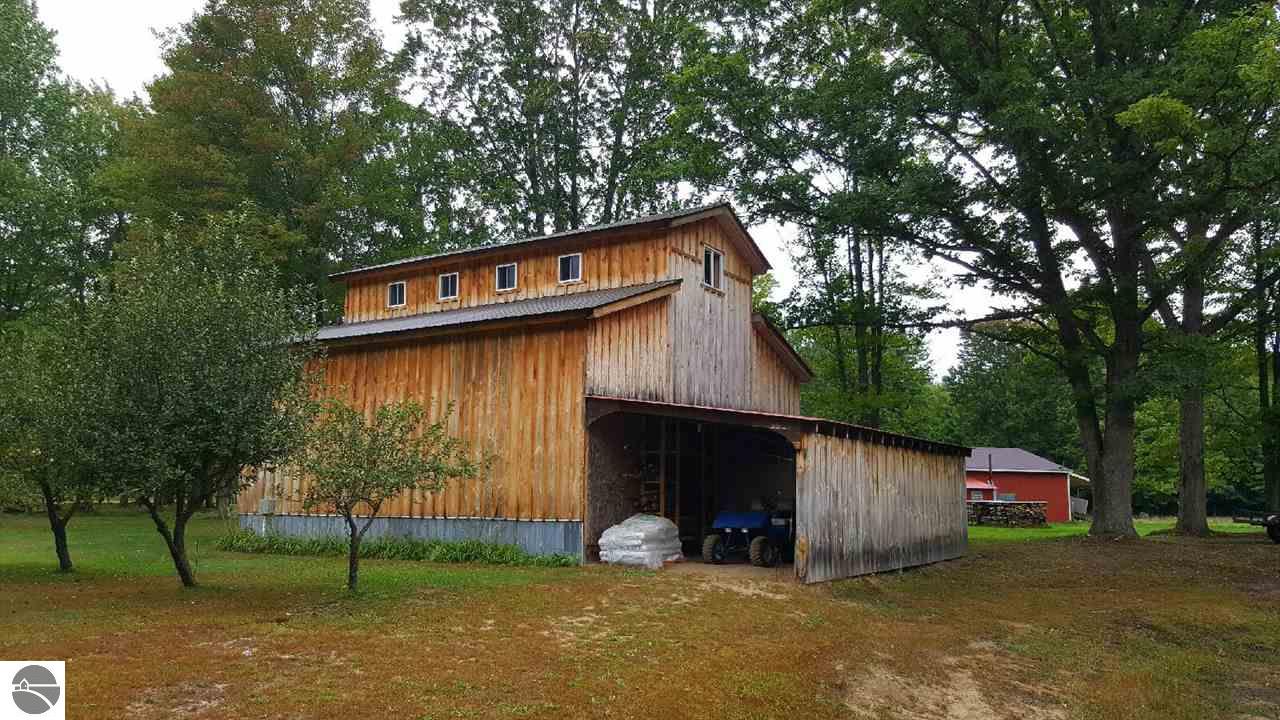 1077 S Dickenson Rd, Shepherd, MI 48883 photo 24
