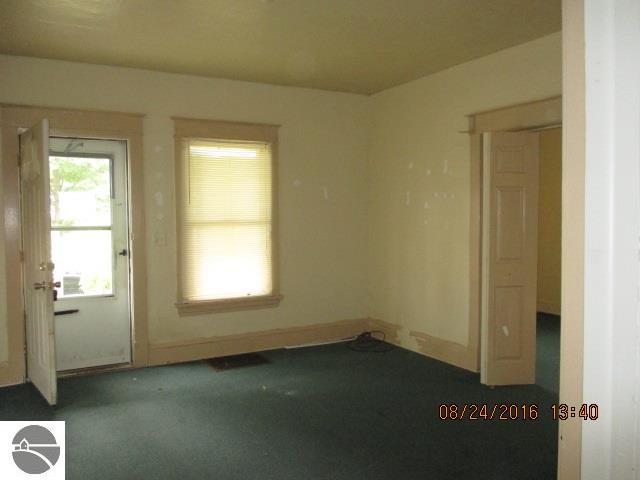 528 Pine Ave, Alma, MI 48801 photo 4
