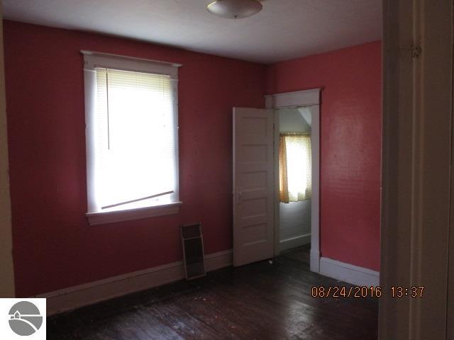 528 Pine Ave, Alma, MI 48801 photo 7