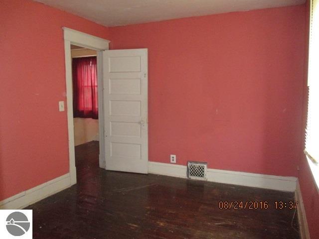 528 Pine Ave, Alma, MI 48801 photo 8