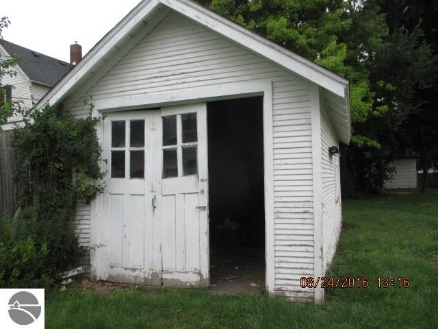528 Pine Ave, Alma, MI 48801 photo 3