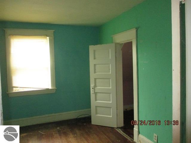 528 Pine Ave, Alma, MI 48801 photo 9