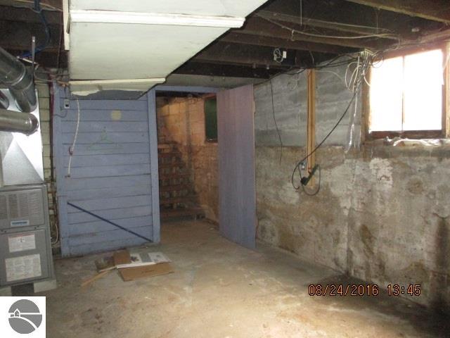 528 Pine Ave, Alma, MI 48801 photo 15