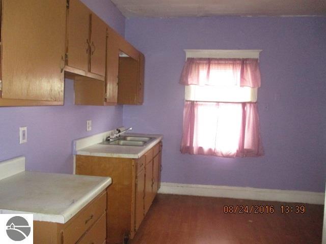 528 Pine Ave, Alma, MI 48801 photo 6