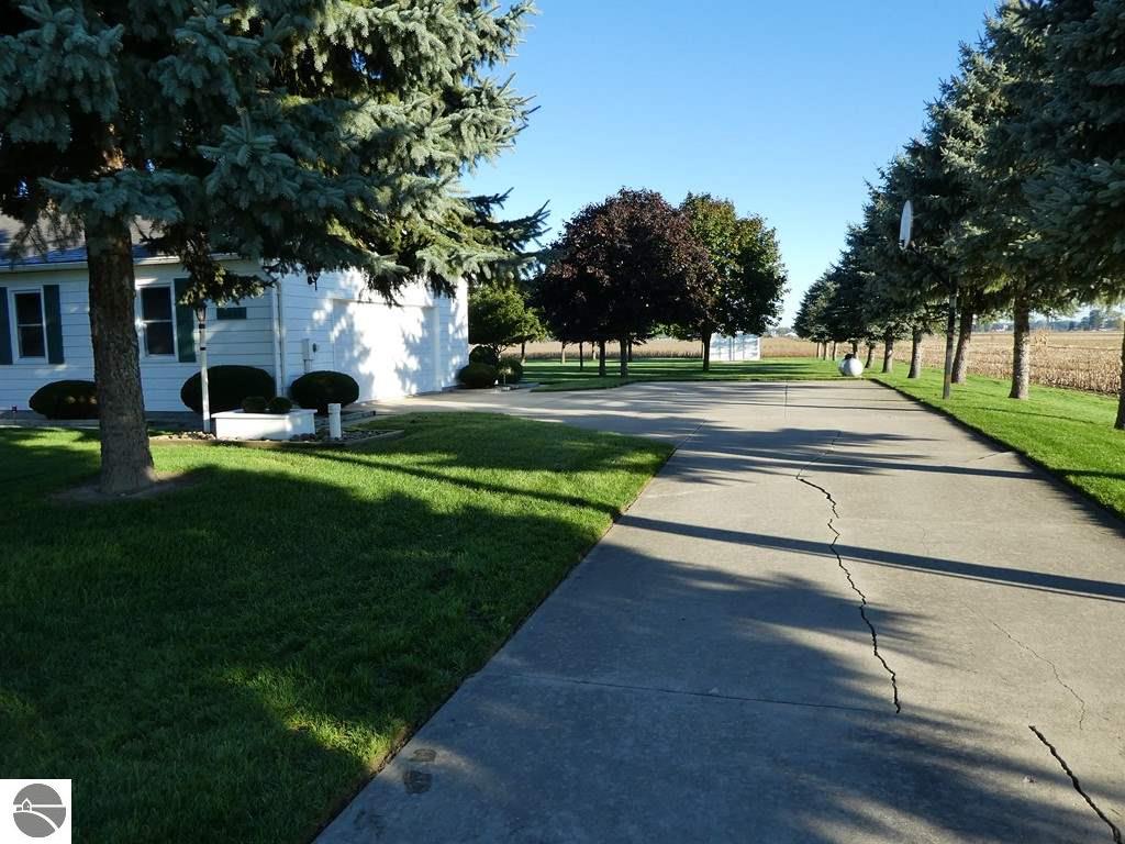 11685 E Blanchard Rd, Shepherd, MI 48883 photo 4