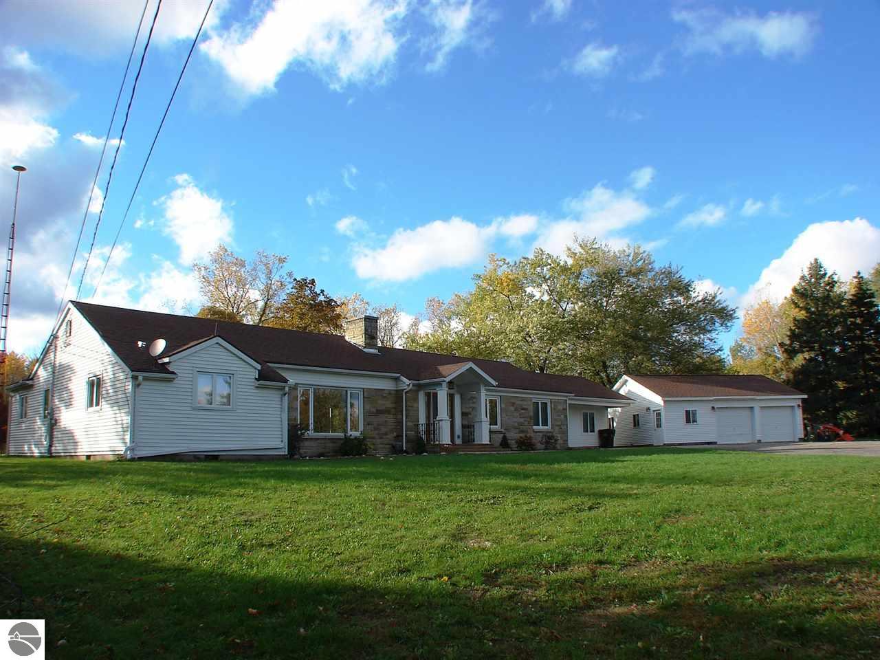 613 N Pine River St, Ithaca, MI 48847 photo 1