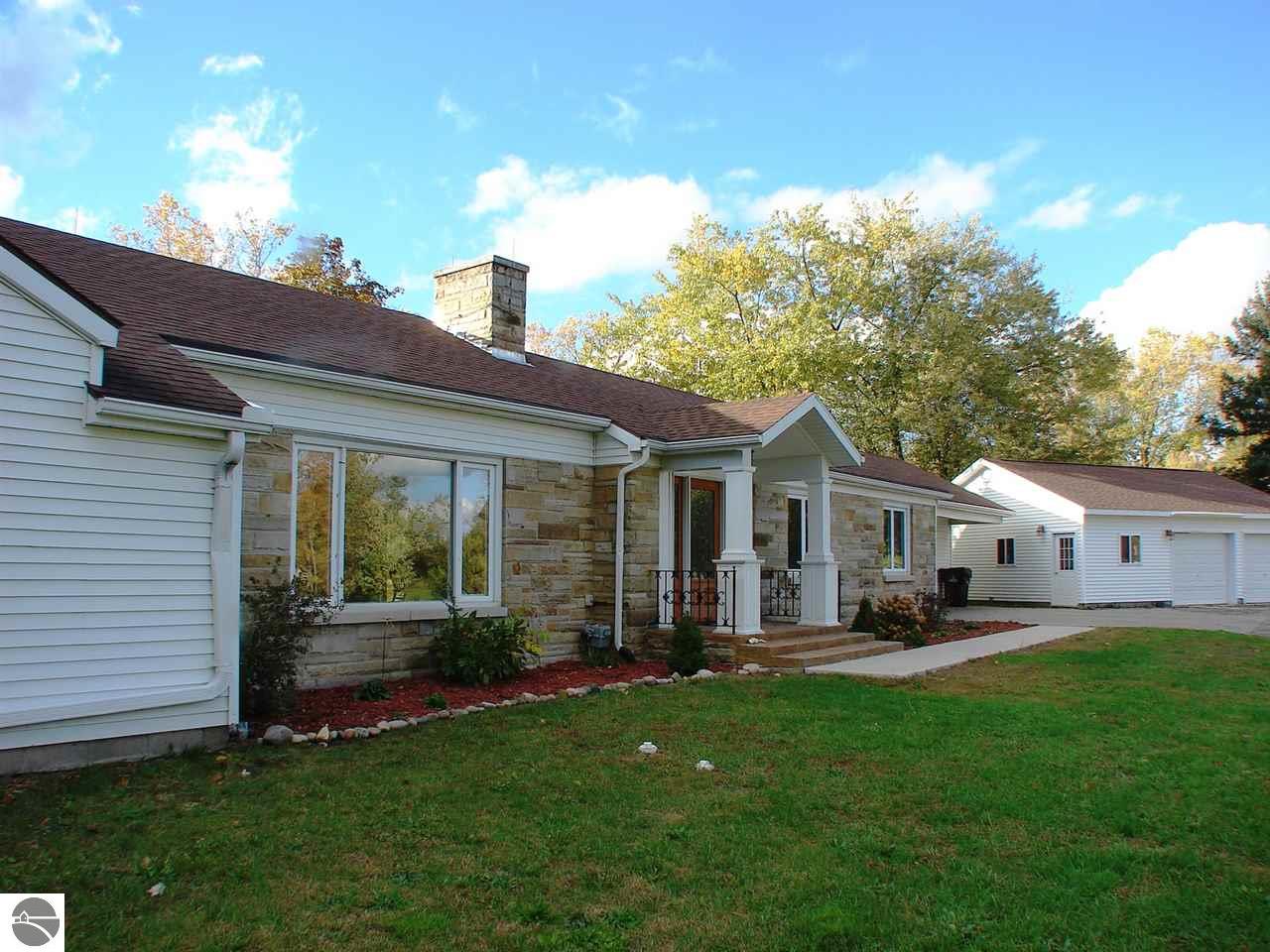 613 N Pine River St, Ithaca, MI 48847 photo 3