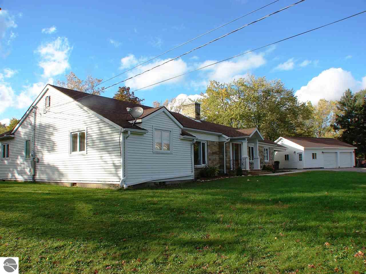 613 N Pine River St, Ithaca, MI 48847 photo 2