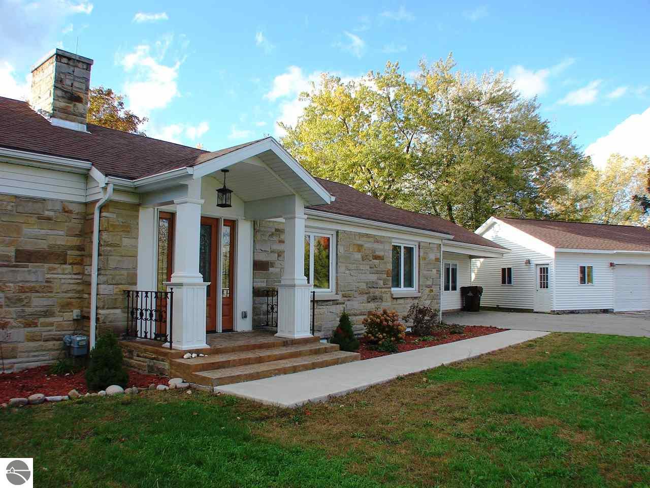 613 N Pine River St, Ithaca, MI 48847 photo 4