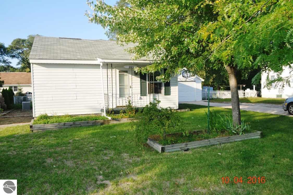 205 E Patrick Ct, Midland, MI 48640 photo 2