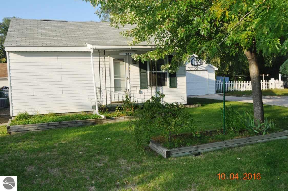 205 E Patrick Ct, Midland, MI 48640 photo 3
