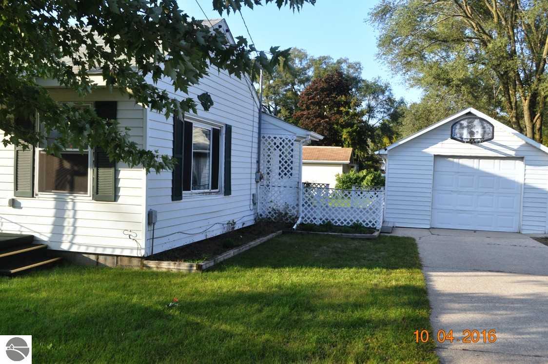 205 E Patrick Ct, Midland, MI 48640 photo 1