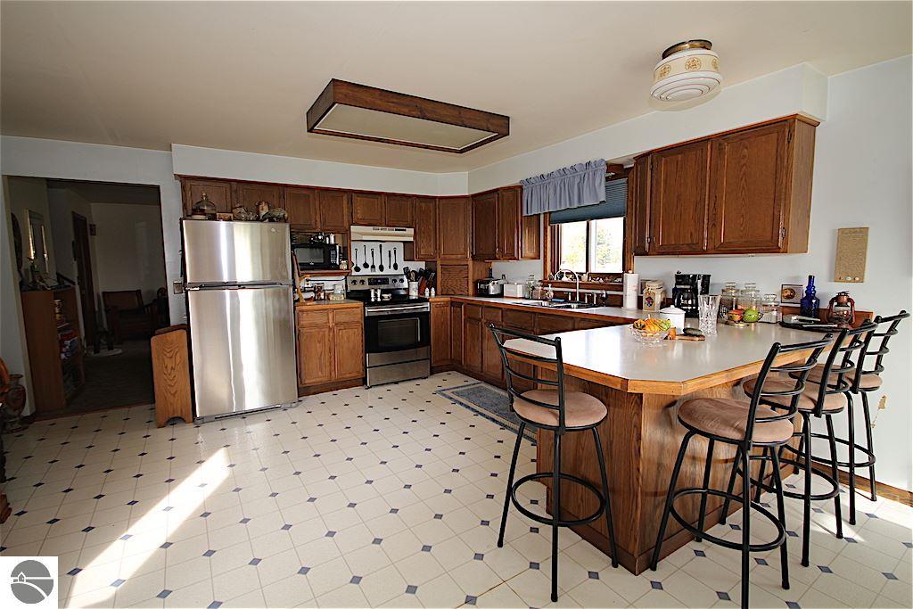 4958 E Pleasant Valley Rd, Shepherd, MI 48883 photo 3