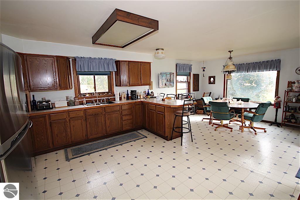 4958 E Pleasant Valley Rd, Shepherd, MI 48883 photo 2